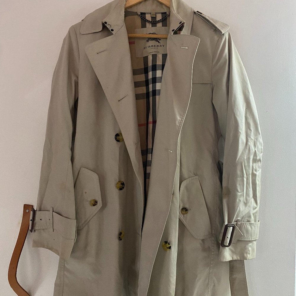 Burberry Trench -- Short Chelsea Heritage